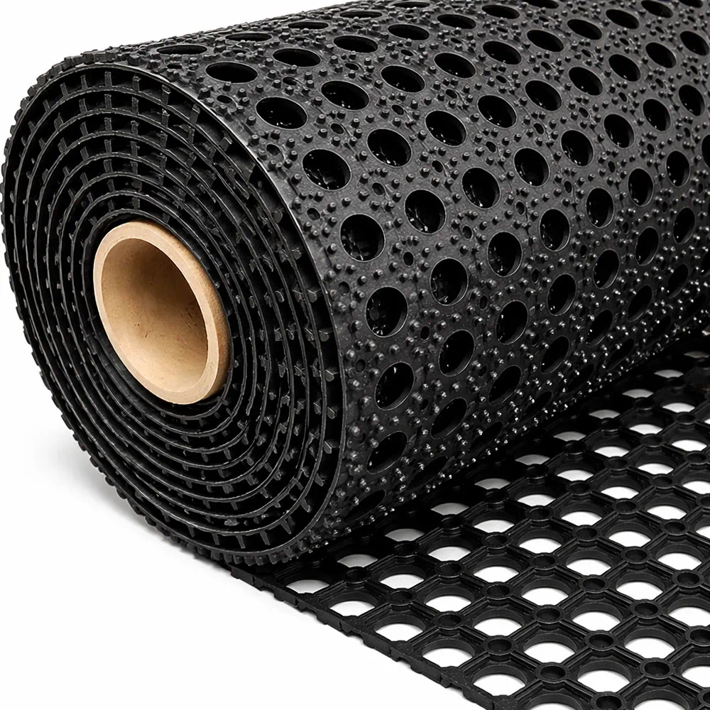 Покрытие рулонное резиновое  со сквозными отверстиями, 1м, Н=22мм, цвет черный